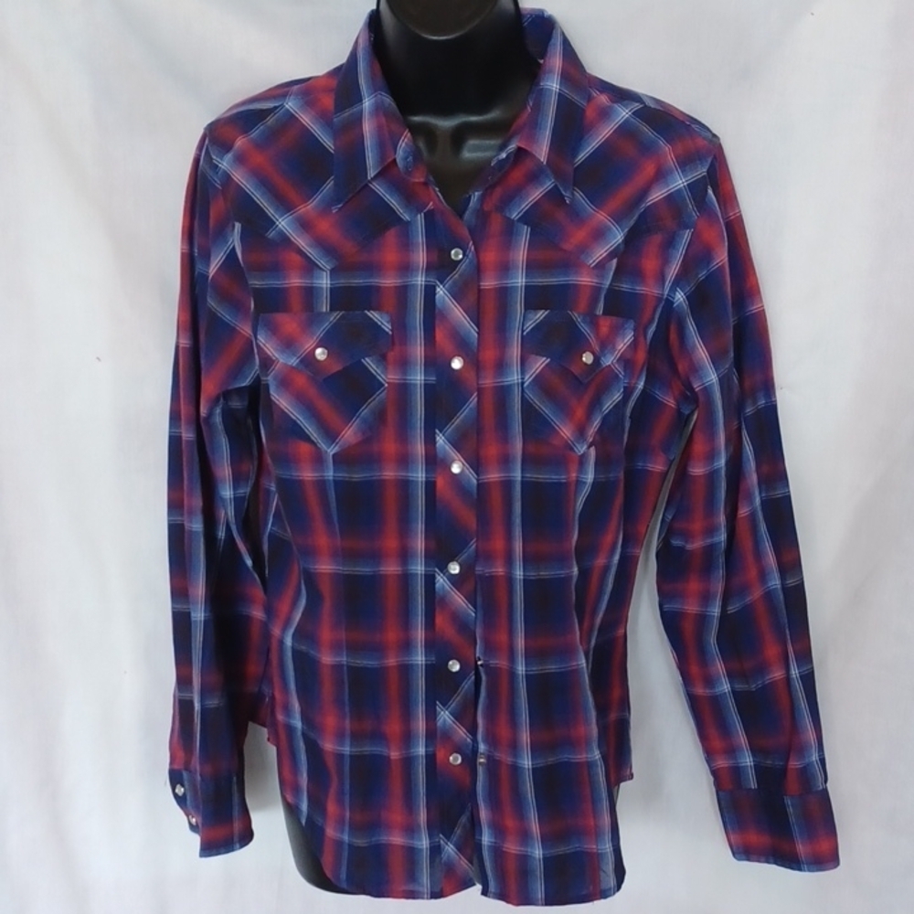 Cumberland outfitters red/white/blue collared shirt, snap closure